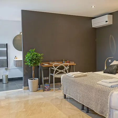 Magnolia Nocleg ze śniadaniem 4*